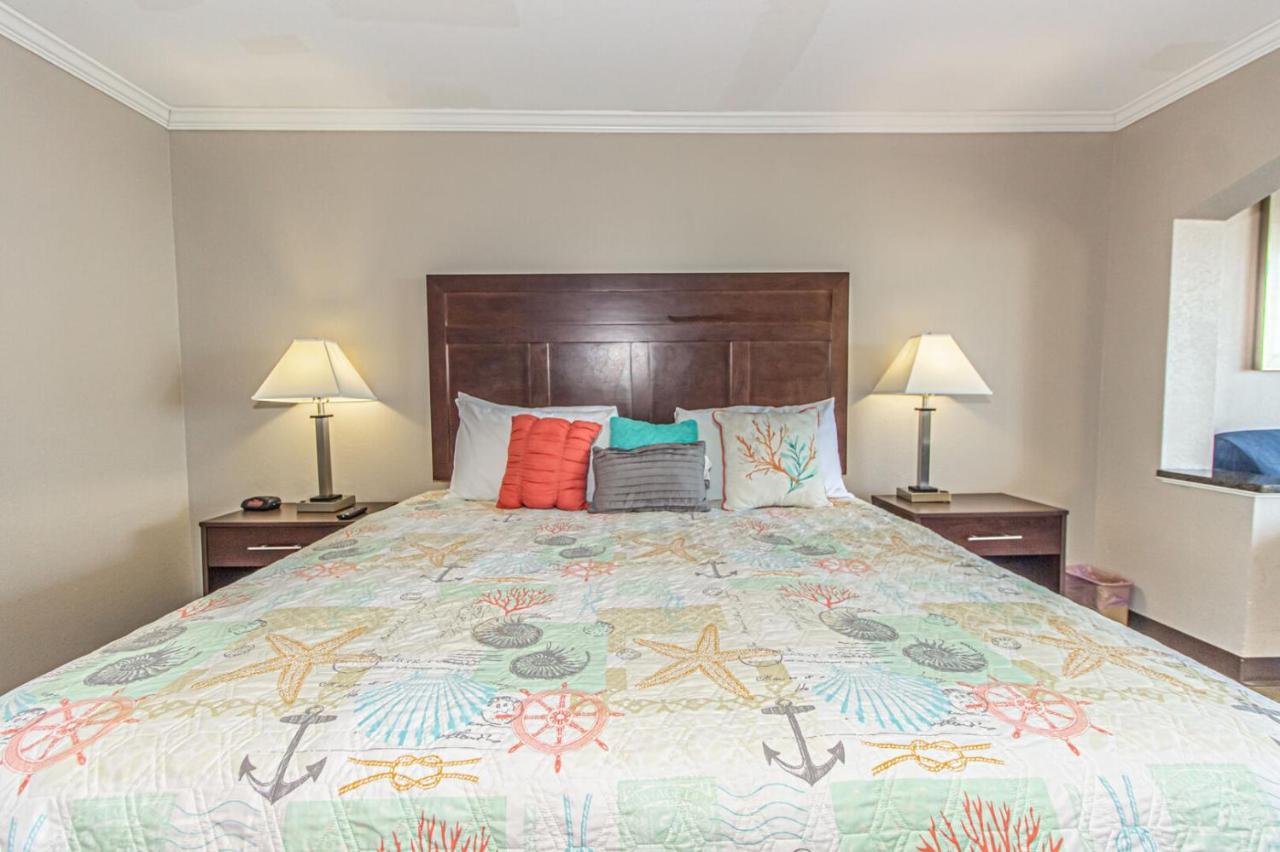 Ocean View King Suite With Modern Decor And Accents - Caravelle Resort 605 Sleeps 4 Guests Миртъл Бийч Екстериор снимка